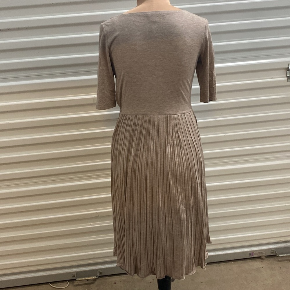 Banana Republic tan oatmeal half sleeve pleated knit midi dress - Picture 5 of 8
